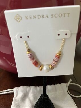 Kendra Scott necklace